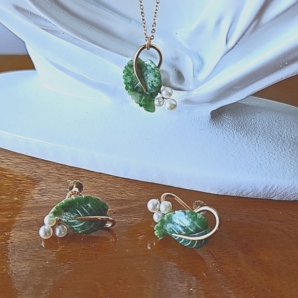 VINTAGE Krementz Necklace and Screw Back Earrings - Picture 15 of 15